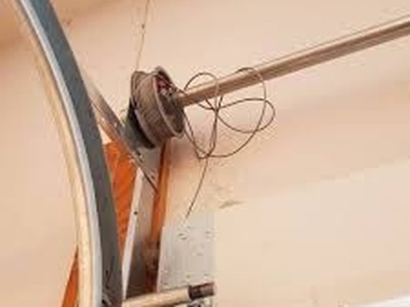 Garage door repair work by Emerald of Merchants in Niceville