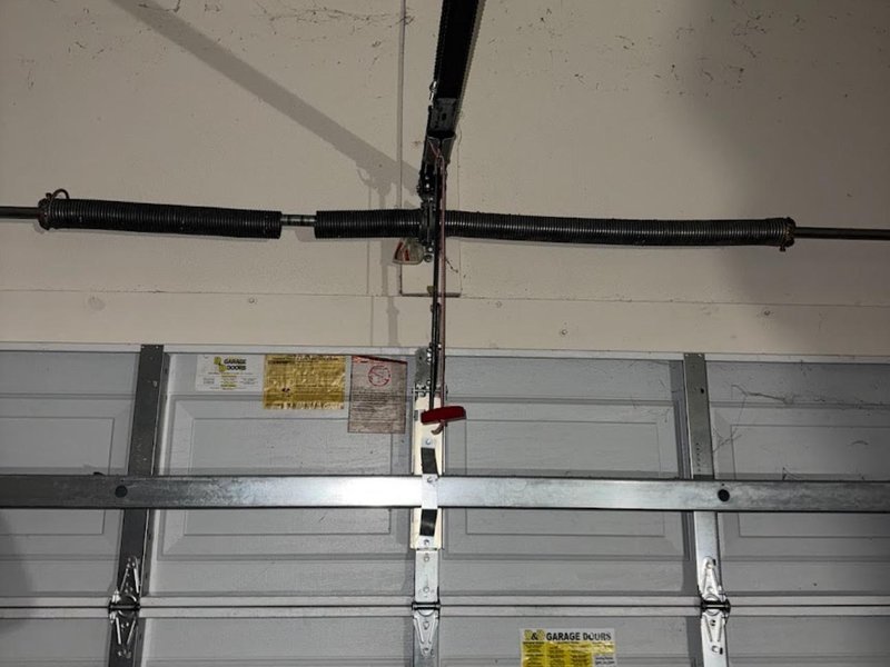 Garage door repair work by Emerald of Merchants in Niceville